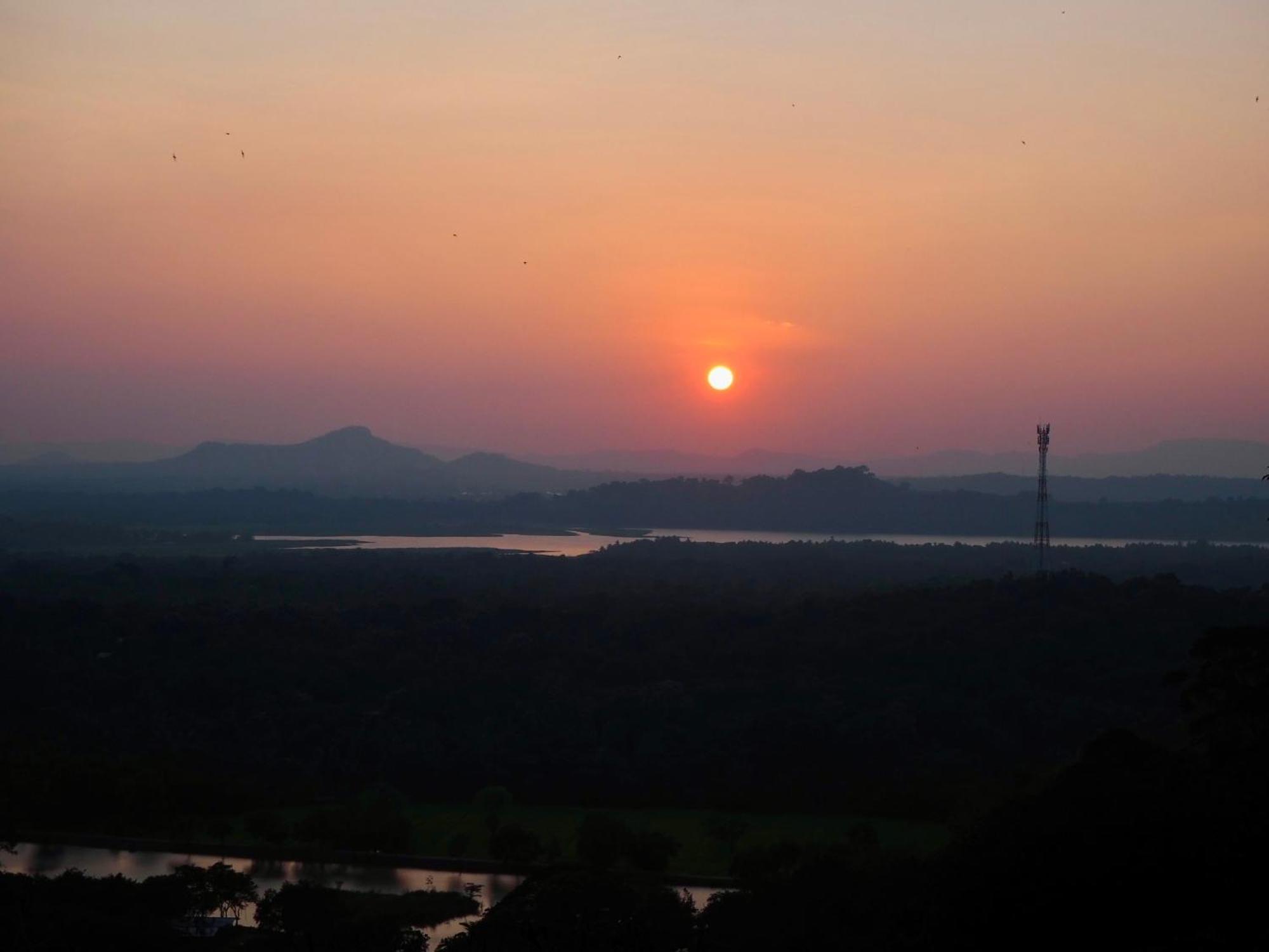 Ridge Boundary View Apartment Dambulla Bagian luar foto